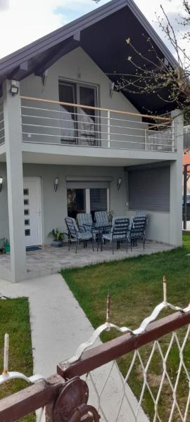 Ravne weekend house